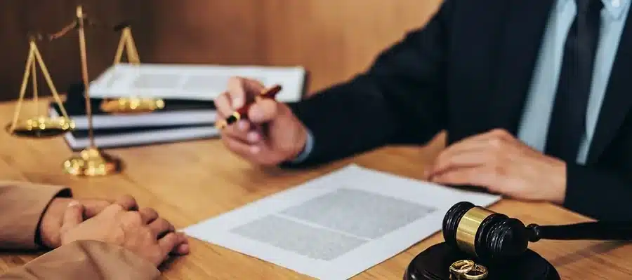 The Role of a Divorce Lawyer in Your Case